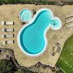 ヴィラ Luxury Oasis Pool & Jacuzzi