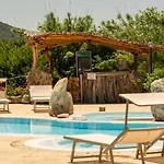 Luxury Oasis Pool & Jacuzzi Villa