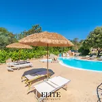 Luxury Oasis Pool & Jacuzzi ヴィラ オルビア