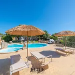 ヴィラ Luxury Oasis Pool & Jacuzzi