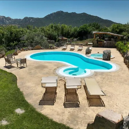 House Sandalia 1 With Jacuzzi Olbia