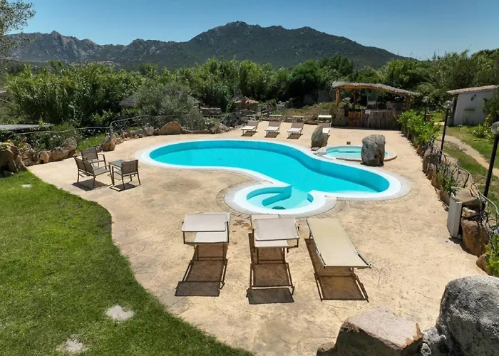 Luxury Oasis Pool & Jacuzzi Olbia