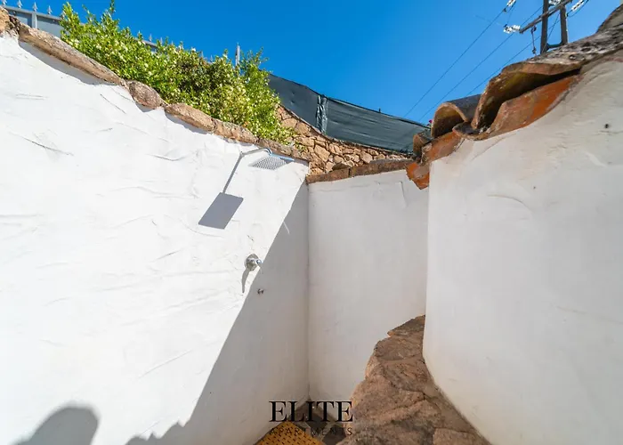 Luxury Oasis Pool & Jacuzzi Villa Olbia